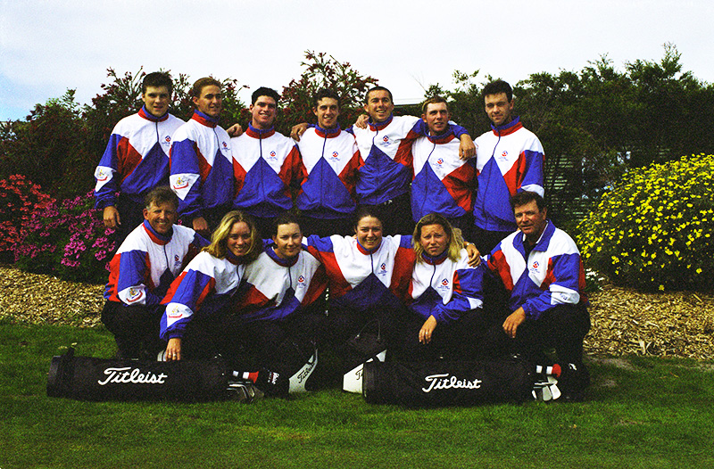 AIS Golf program team photo 2000