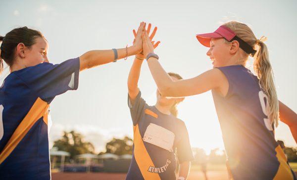 C4S-image-girls high five (600x364)