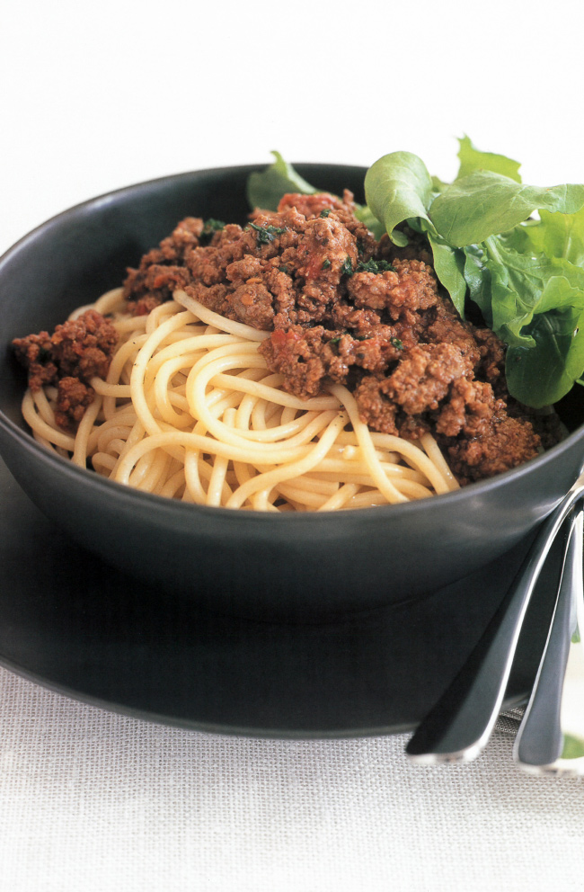 HINT: For a quick, no-fuss bolognese sauce, use 500 g lean minced beef; 575 g jar tomato-based pasta sauce; 500 g spaghetti; and a tablespoon of grated reduced-fat cheese. Follow the recipe, cook the mince until browned all over, add pasta sauce and stir well. (You can also add 500 g of frozen stirfry-style vegetables for a more balanced meal.) serve the sauce over pasta with a sprinkle of grated cheese.