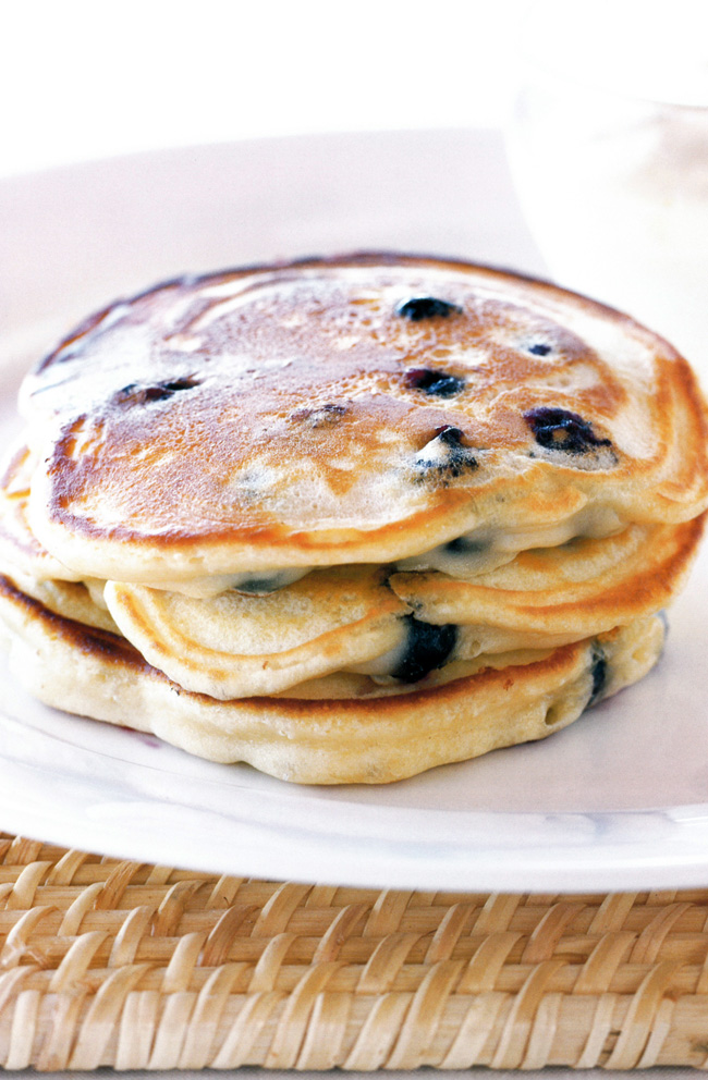 HINT: Replace the blueberries with any other type of berry, or chopped banana, if you like. Or serve with plain yoghurt and a drizzle of maple syrup