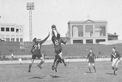 Australian-Sport-History-1933_state_carnival_SCG_football_thumb.jpg