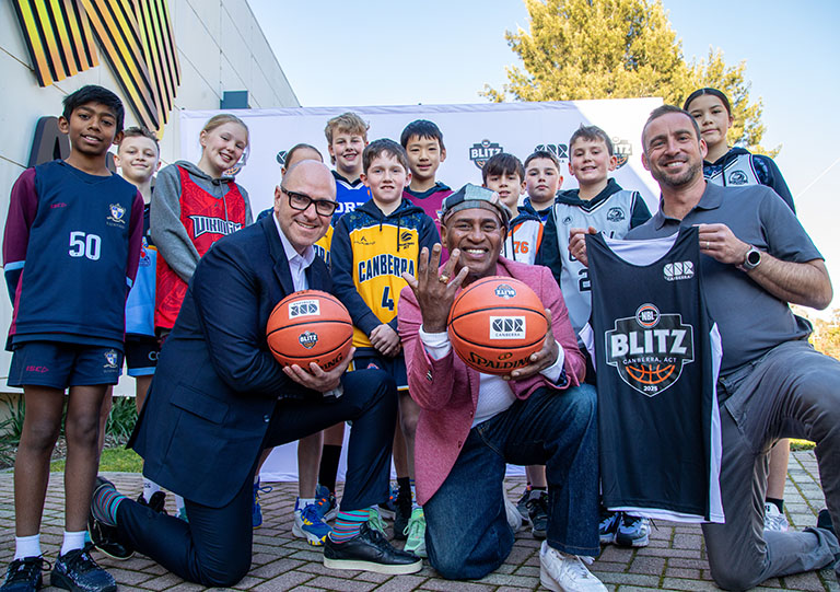 NBL COO Vince Crivelli, NBL legend Cal Bruton, Taimus Werner-Gibbings MLA and young basketballers at the AIS to announce Canberra will host the 2025 NBL Blitz.