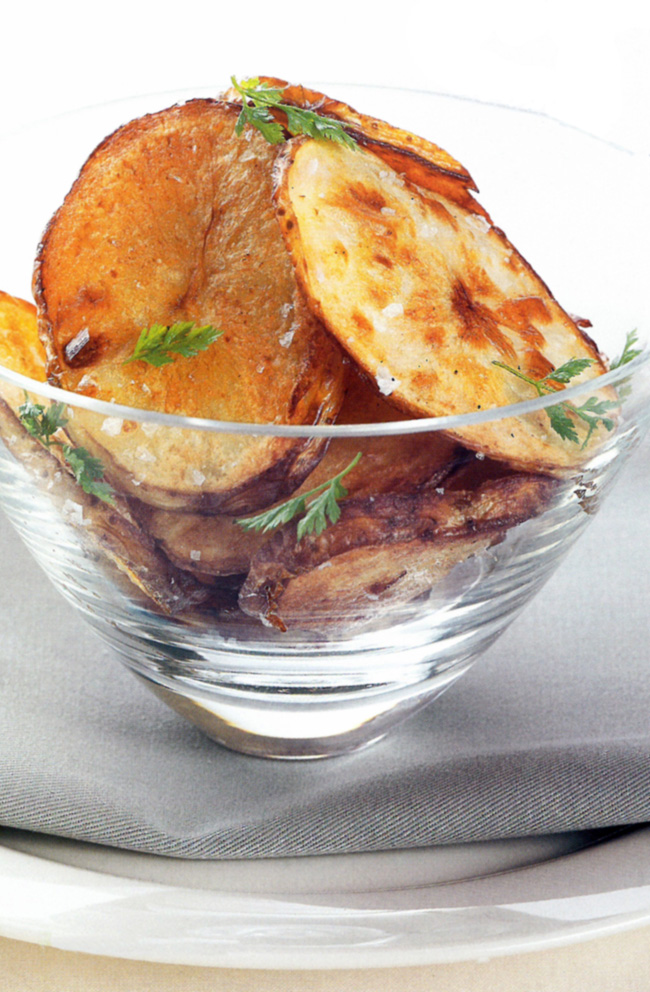 HINT: 500 g sweet potato can be used instead of potato. Chips made with sweet potato won't be as crisp