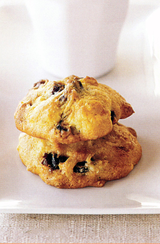 Option: Combine 1/2 cup icing sugar and 2 teaspoons orange juice. Drizzle over cooled biscuits