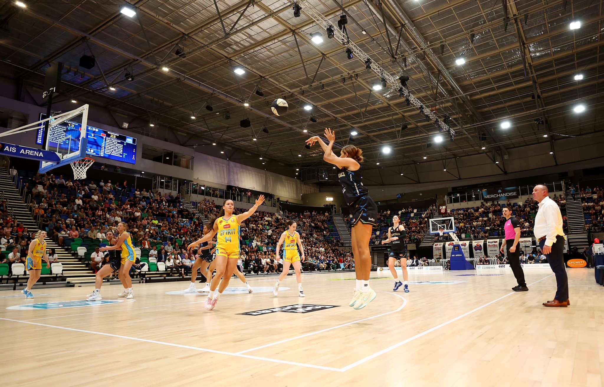 Basketball teams playing in the AIS Arena