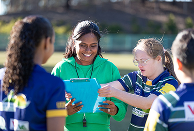 C4S-image-Girl with disability talking to her coach and pointing at the clipboard