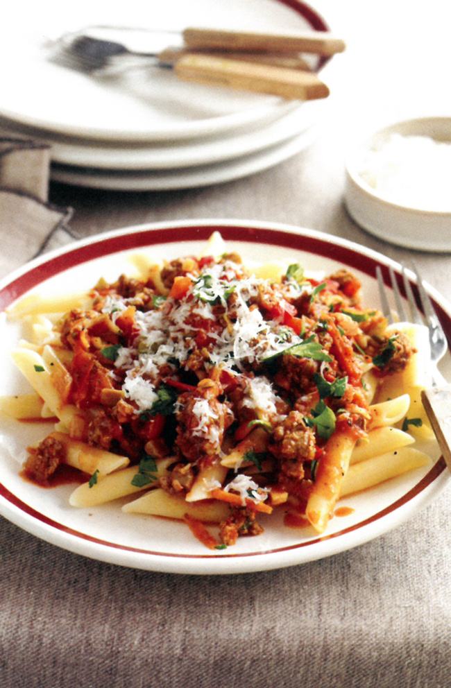 HINT: Can be used for a range of recipes like spaghetti bolognese, pasta bake, lasagne, topping for potatoes. When time is short, use MAGGI Italian Mince flavour sachet