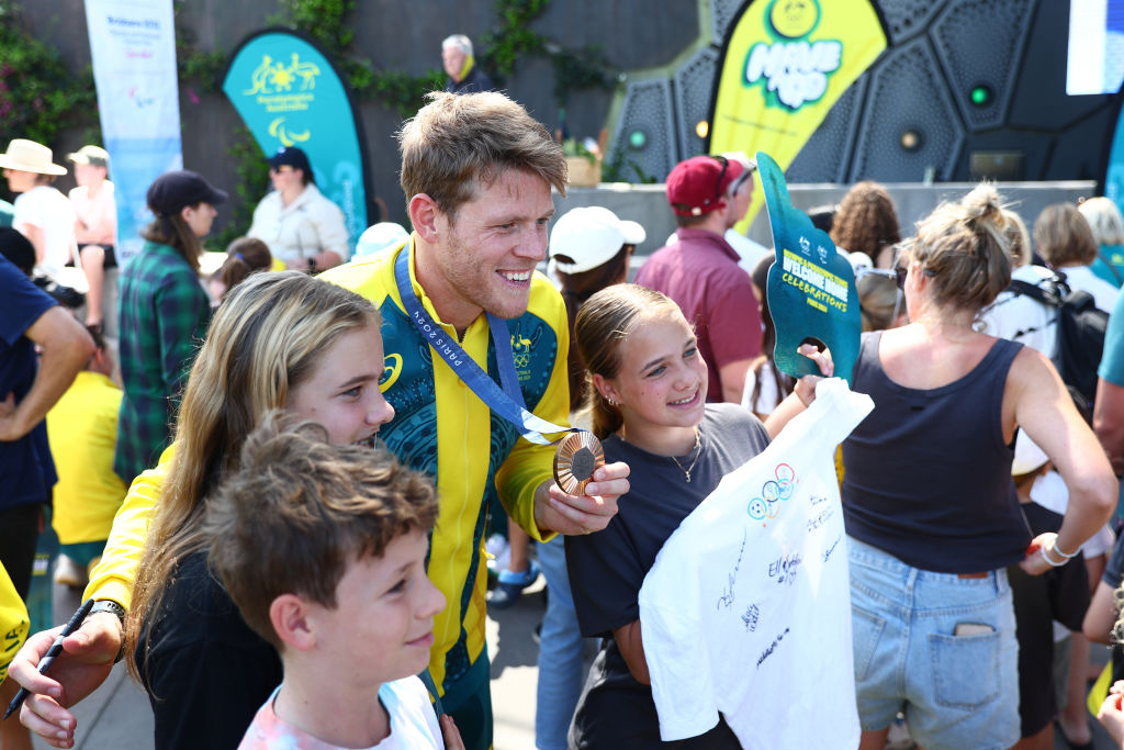 homas Green with fans during the Australian Olympic & Paralympic athletes Welcome Home