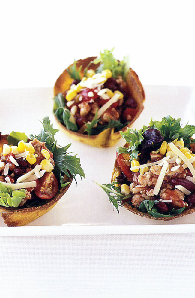 HINT: The easiest way to ensure that your baskets don't break up is to warm up the tortillas before cooking. You can do this by placing them in the microwave for 30-60 seconds or by wrapping them in foil and placing in the oven or under the grill for 10 minutes.