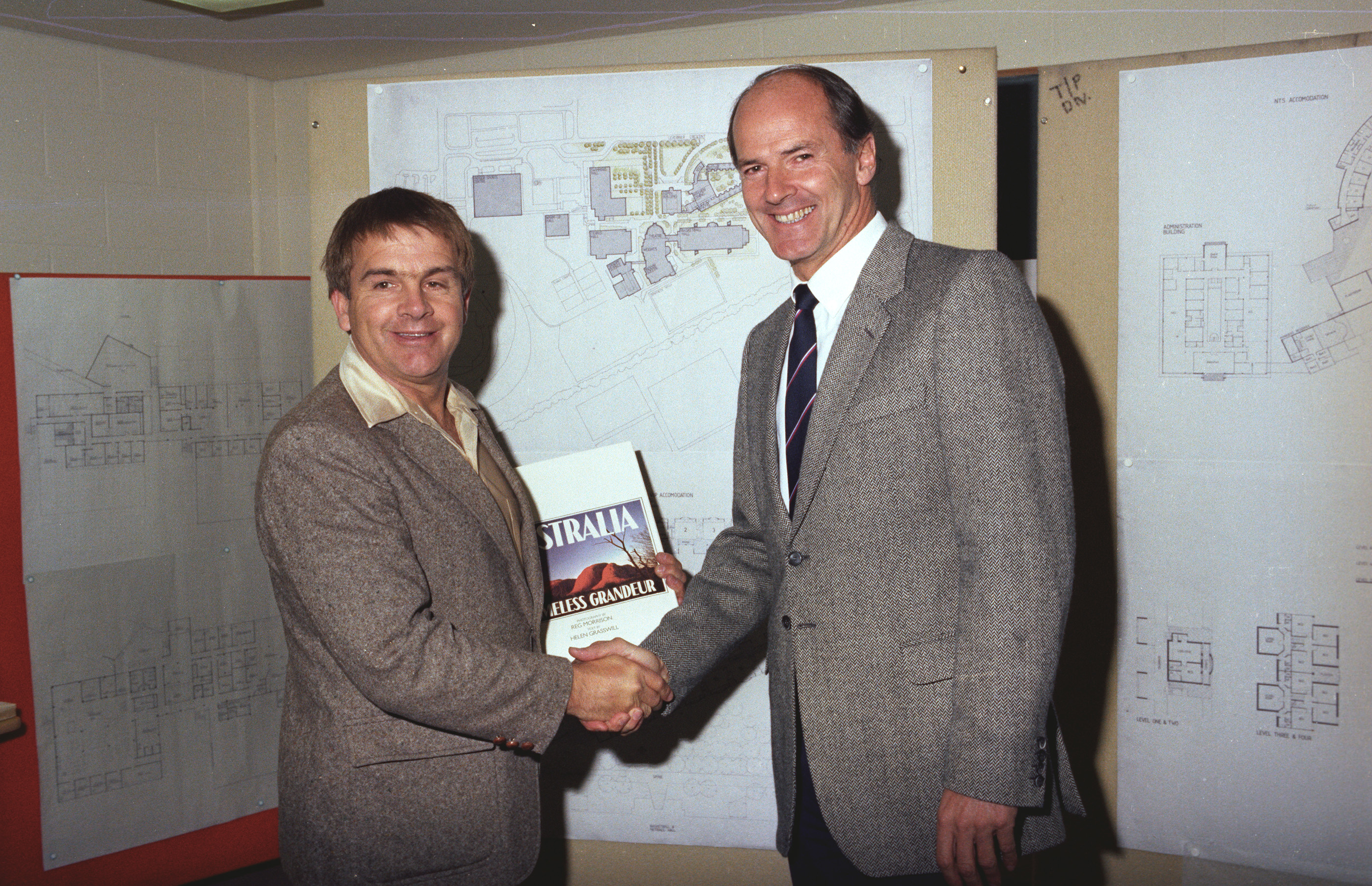 Kevan Gosper shakes hands with legendary swimming coach Don Talbot in 1983