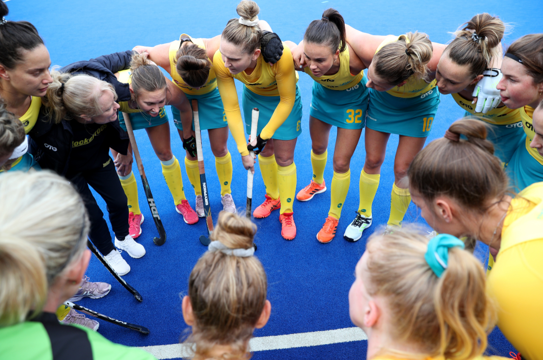 Hockeyroo women in group huddle