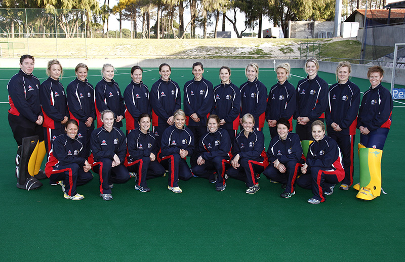 AIS Hockey program women team photo 2010
