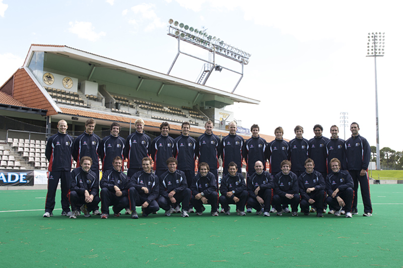 AIS Hockey program men team photo 2008