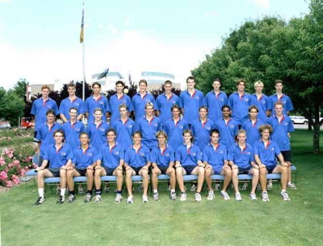 AIS AFL team photo from 2000-2001