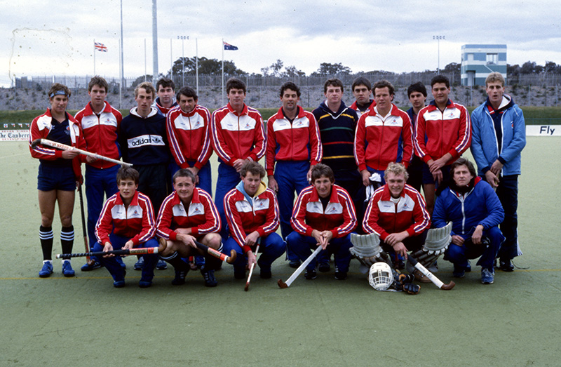 AIS Hockey program men team photo 1985