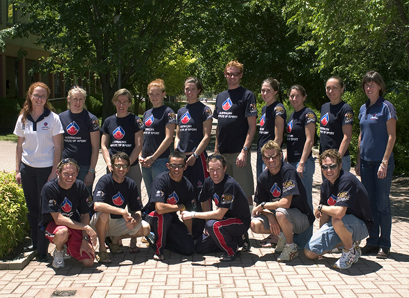 AIS Triathlon team photo from 2004