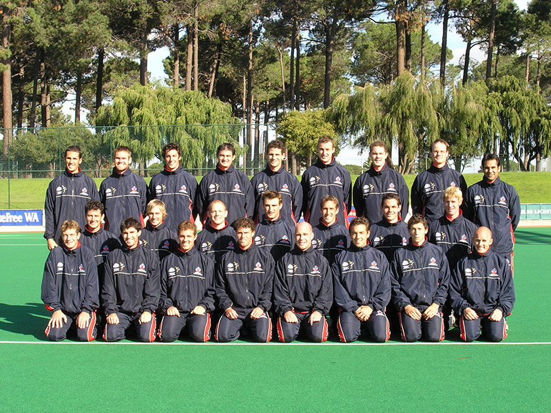 AIS Hockey program men team photo 2004