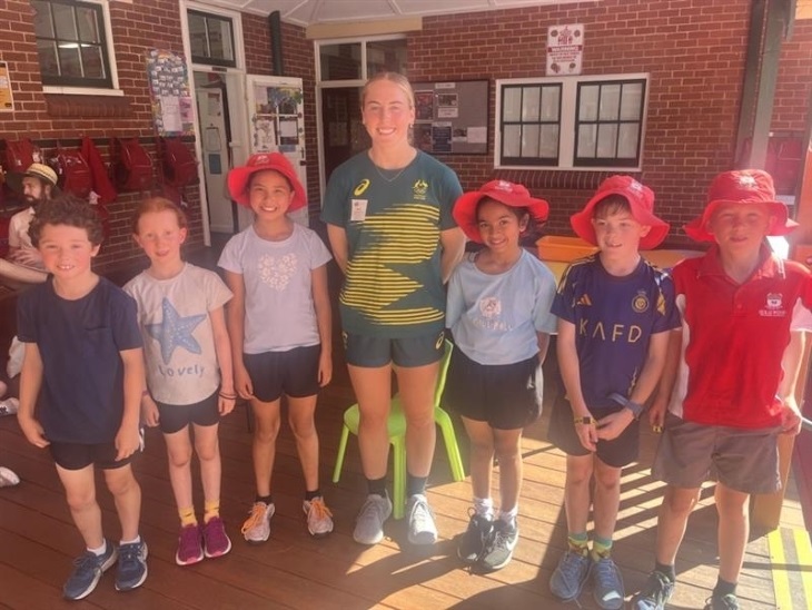 Yale Steinepreis and a group of school students