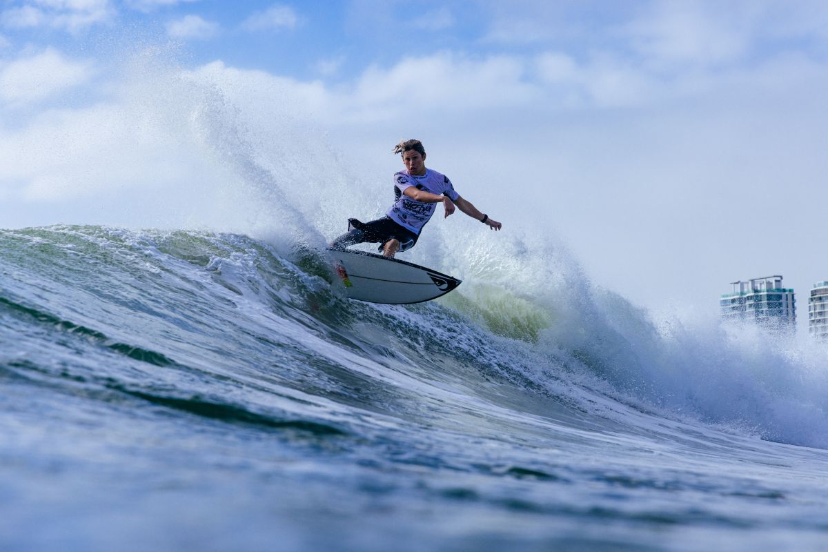 Pro surfer Andy Morris surfing a small wave and carving in the wave