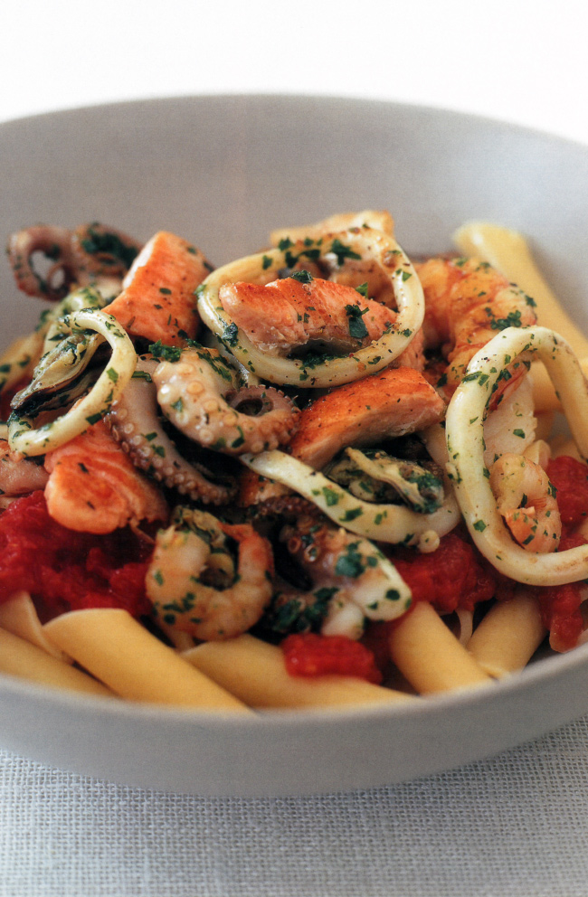 HINT: Marinara mix usually contains mussels, calamari, scallops, small octopus and fish pieces but they do vary. You can also buy frozen marinara mix but remember any unused portion must be discarded. Never refreeze seafood once it thaws