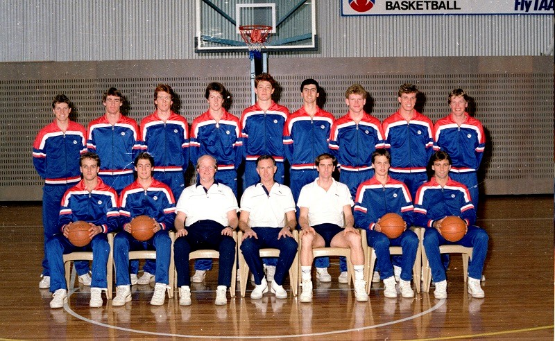 AIS Basketball program Men's team photo 1985