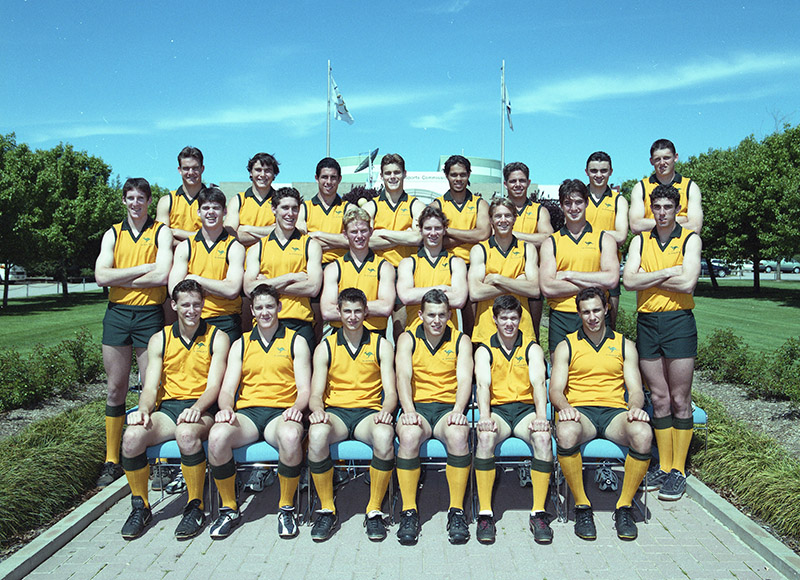 AIS AFL team photo from 1998-1999