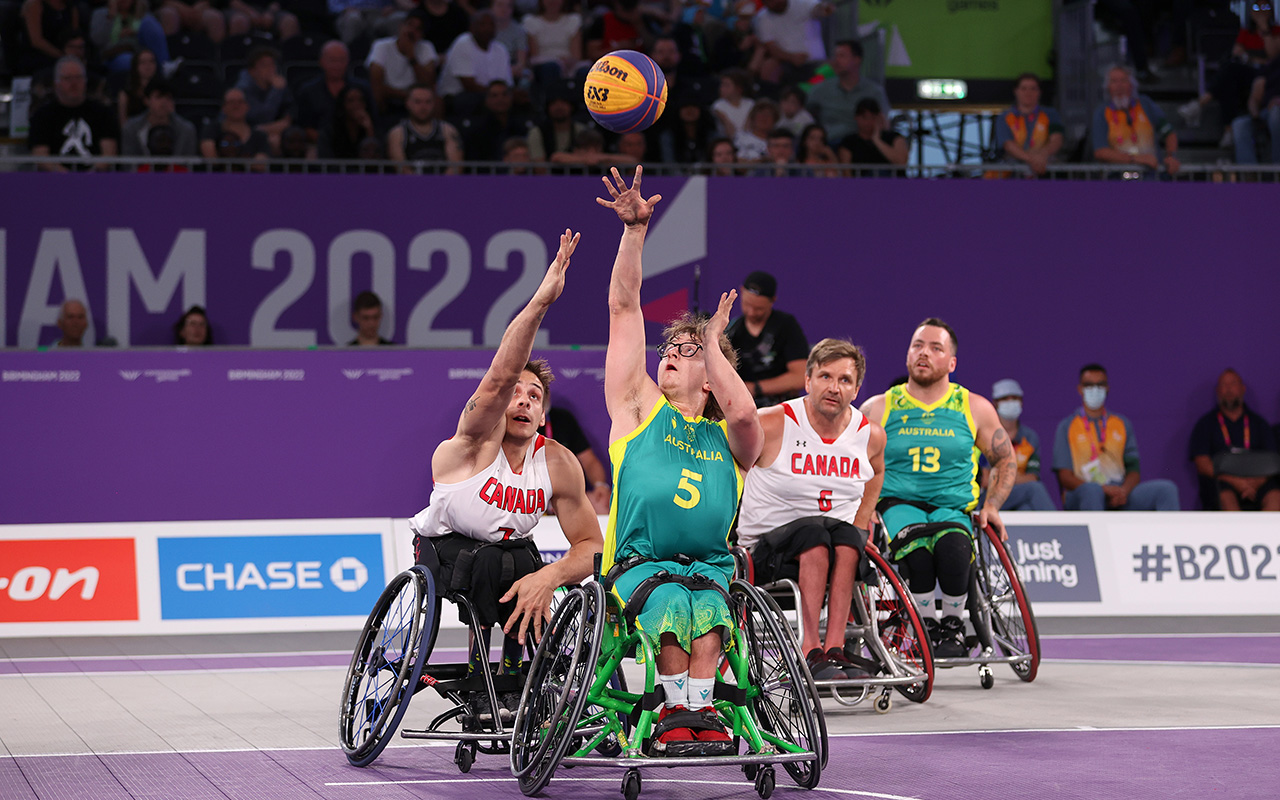 Australia's Lachlin Dalton, front, shoots the ball against Vincent Dallaire of Team Canada during a Men's 3x3 Wheelchair Basketball pool round match. Photo: Getty Images