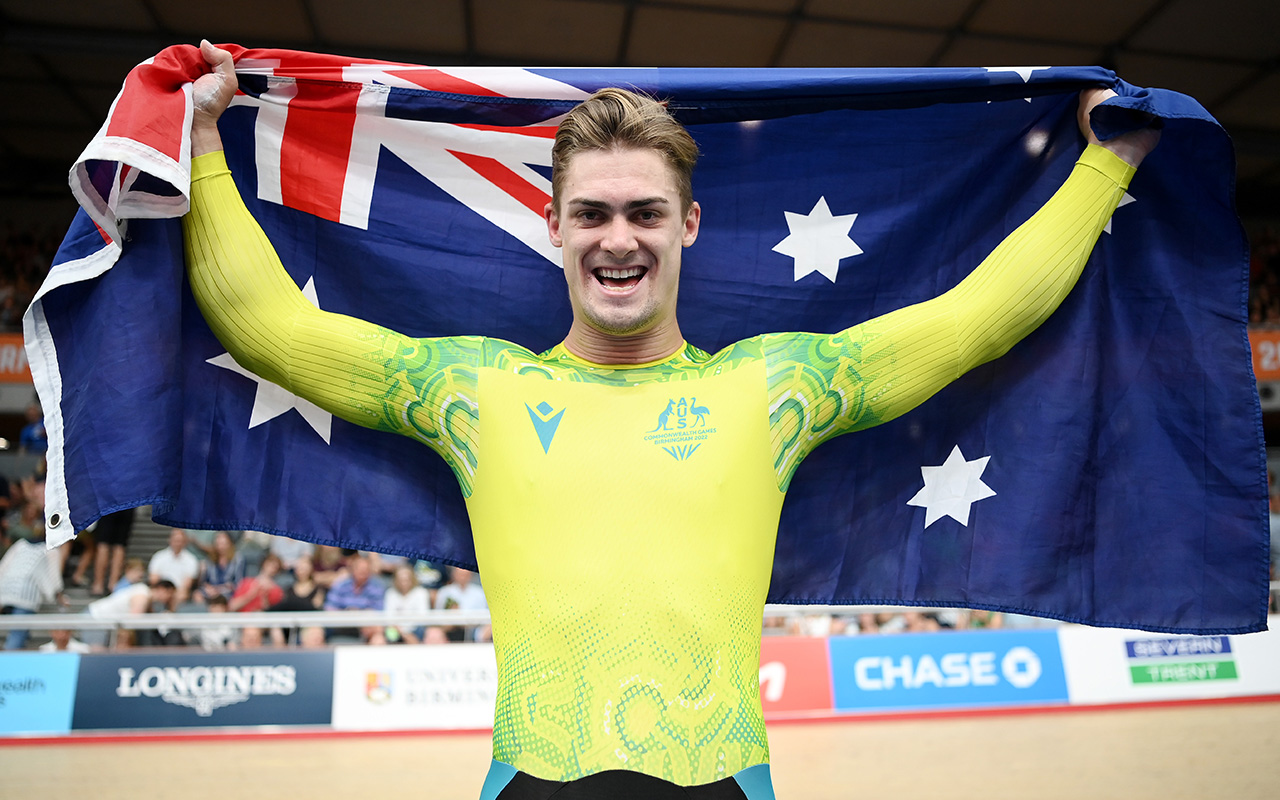 Matt Glaetzer celebrates winning Gold in the Men's 1000m Time Trial at the Birmingham 2022 Commonwealth Games. Photo: Getty Images