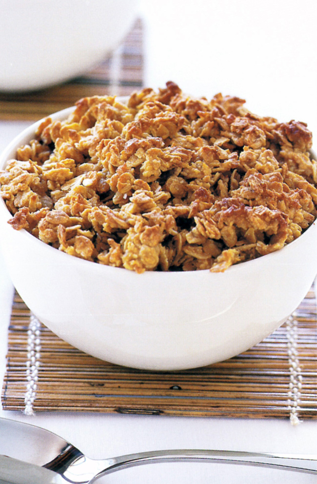 HINT: Use 6 small ovenproof bowls to make individual crumbles and bake for 15 minutes. This recipe keeps in the fridge for up to 2 days and can be eaten cold