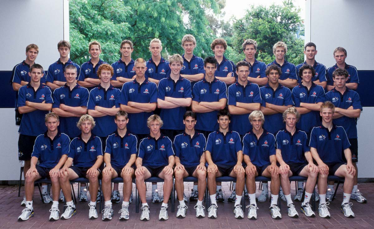 AIS AFL team photo from 2003-2004