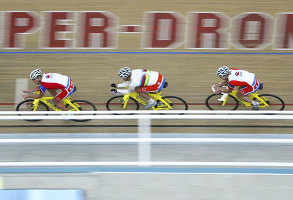 AIS team pursuit squad training on the velodrome