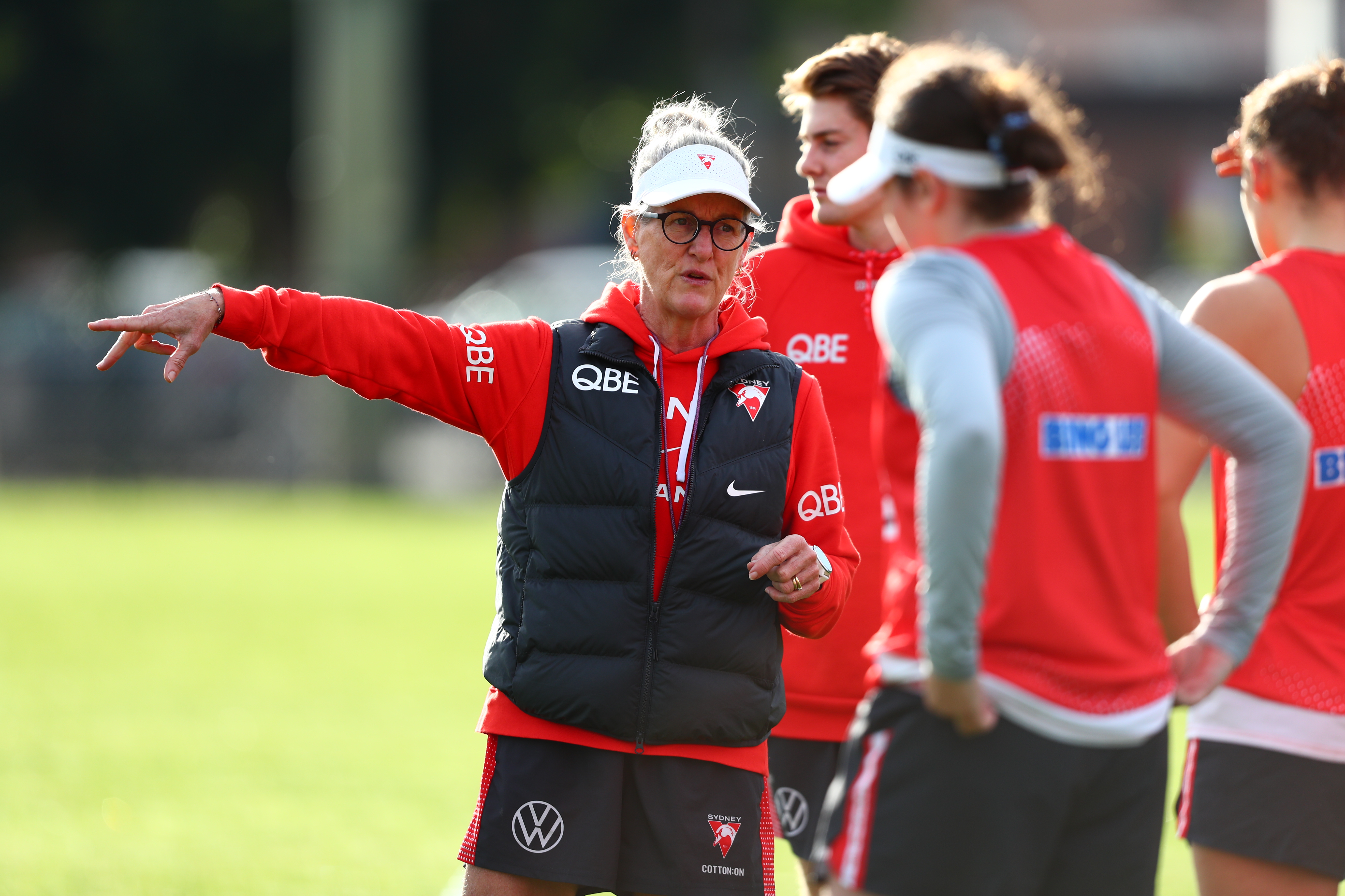 Bronwyn Gulden speaking to Swans players on the field